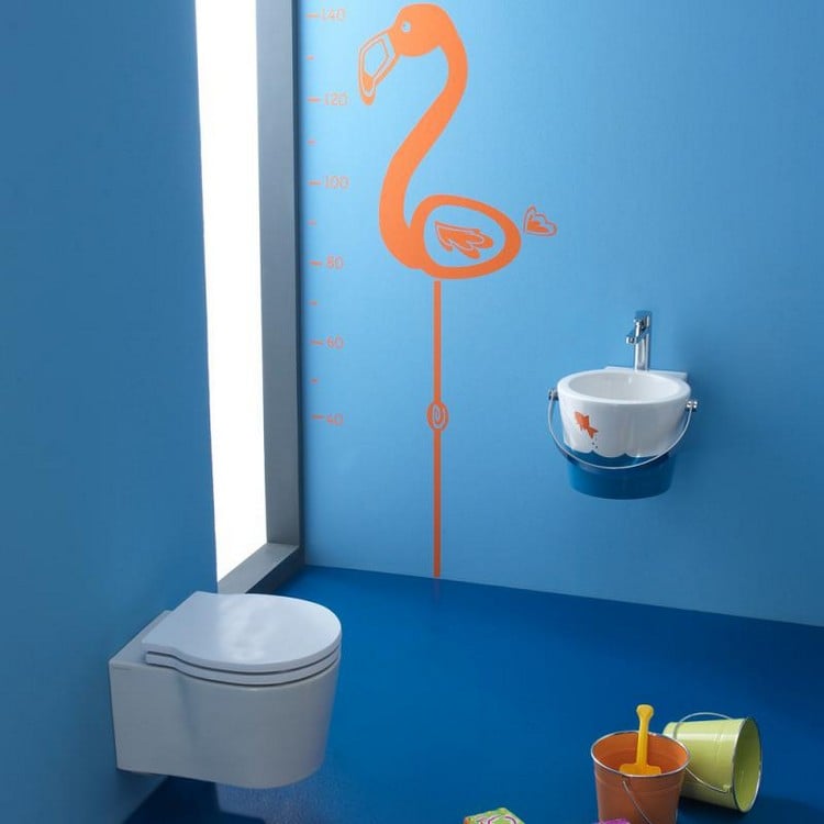 toilettes suspendues salle bains enfants idées déco innovantes installation cuvette