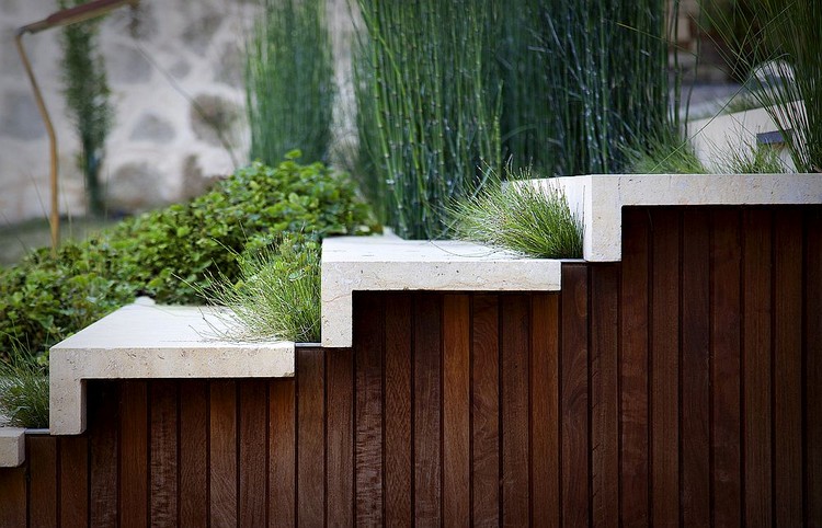toit végétalisé escalier extérieur béton moderne verdure