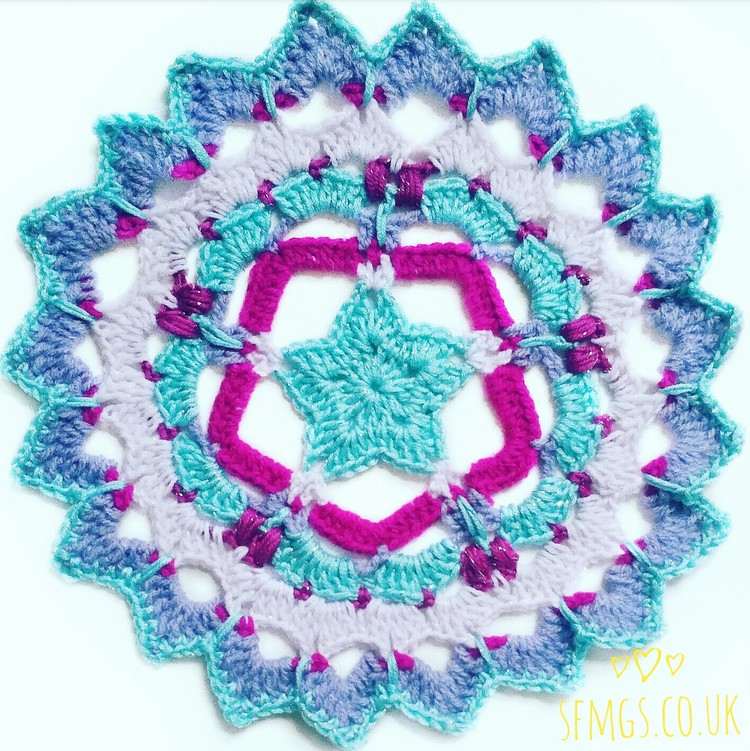 Mandala Noël 2017 à imprimer faire soi-même proposition inspirante en tissu idée déco fête