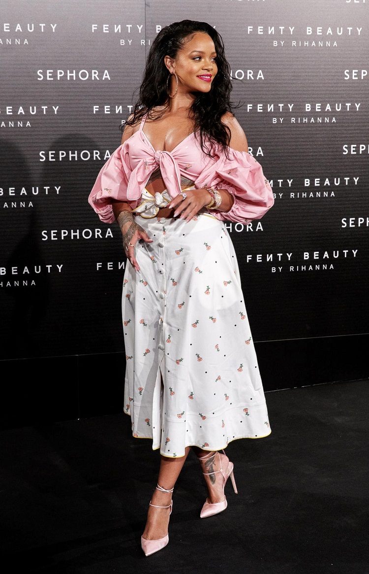 Taille de Rihanna métamorphose style vestimentaire prise poids tendances femmes rondes