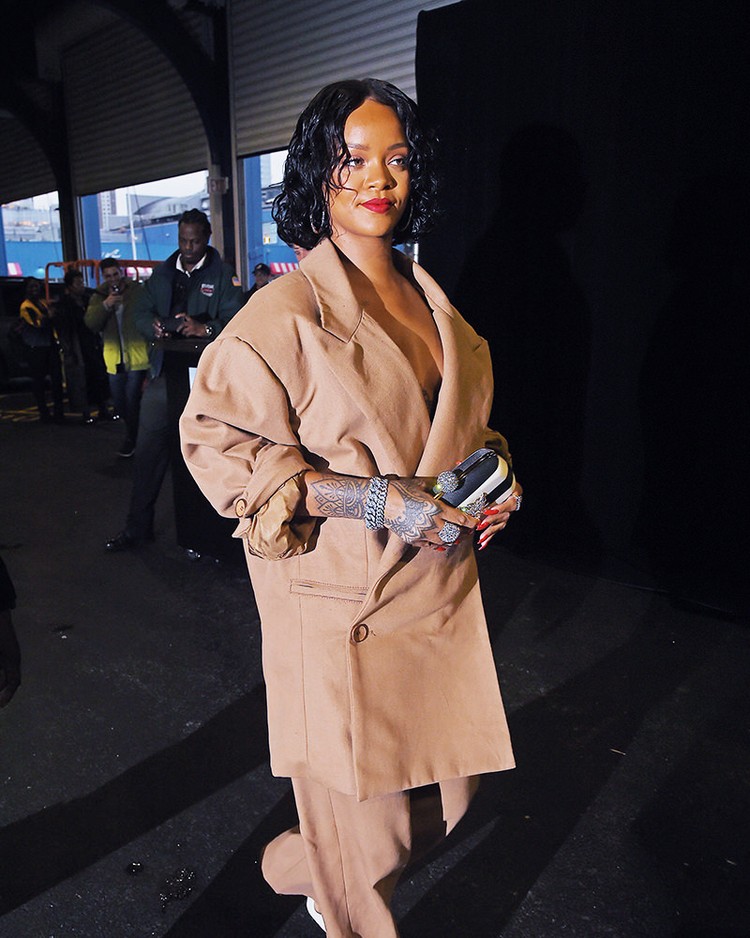 Taille de Rihanna style vestimentaire information pratique tendance mode femme