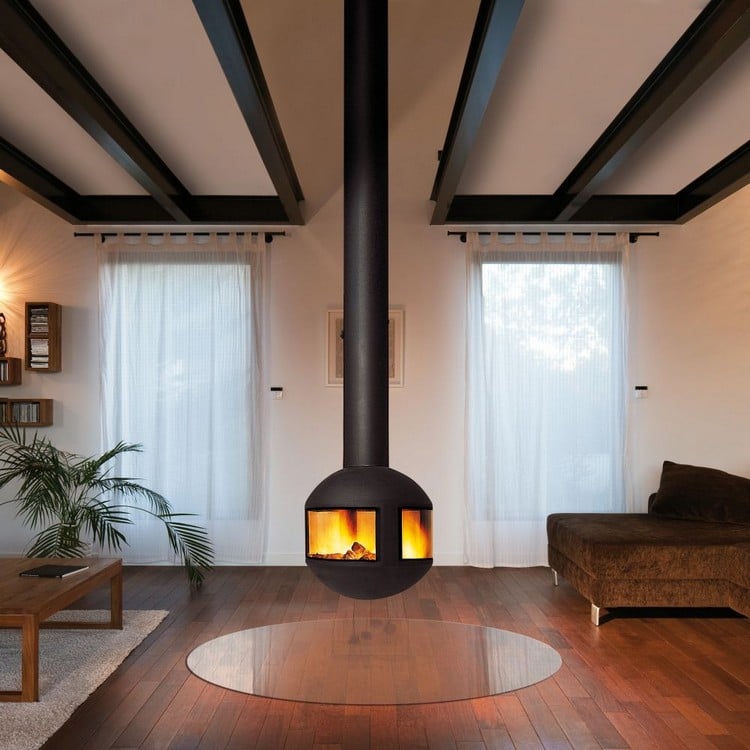 cheminée suspendue moderne au foyer fermé