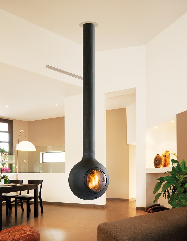 cheminée suspendue moderne au foyer fermé idées superbes
