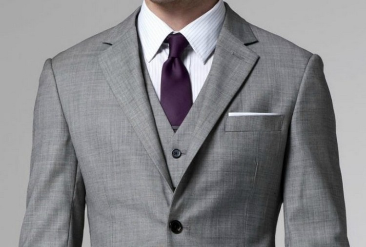 costume gris cravate violette