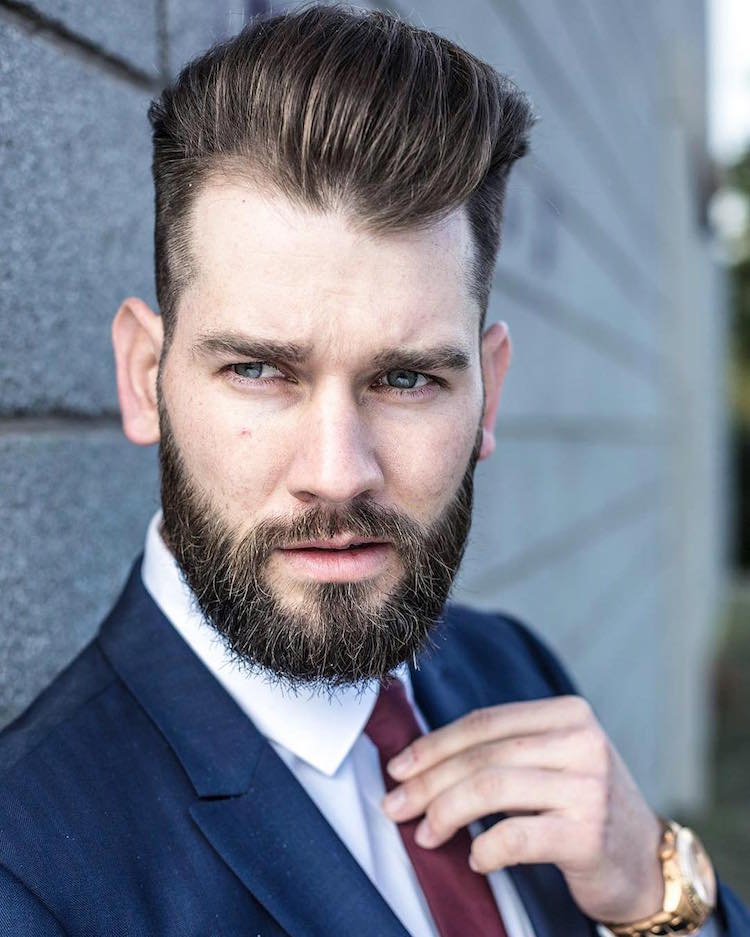 coupe retro homme slick back volume barbe office style