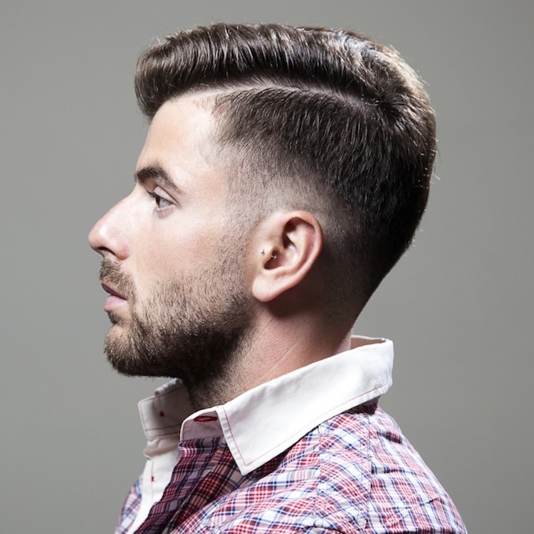 coupe undercut homme avec raie sur le côté