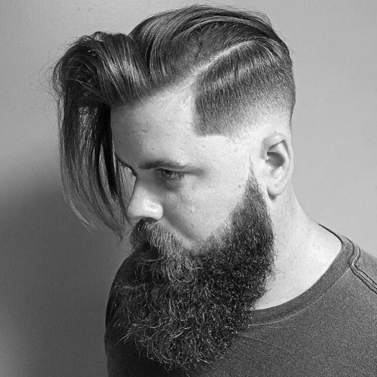coupe undercut homme dessus long sur côté