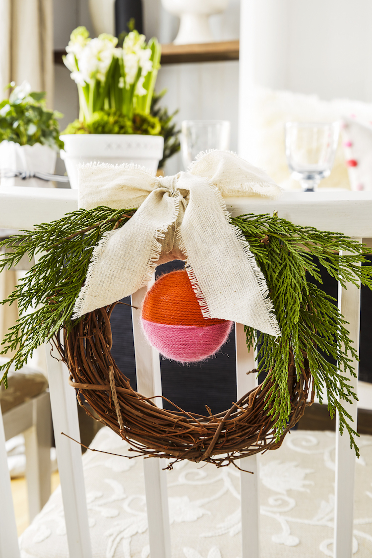 décoration-de-table-Noël-couronne-dossier-chaise