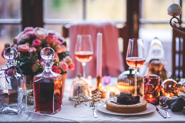 décoration de table Noël idées sur les carafes whisky