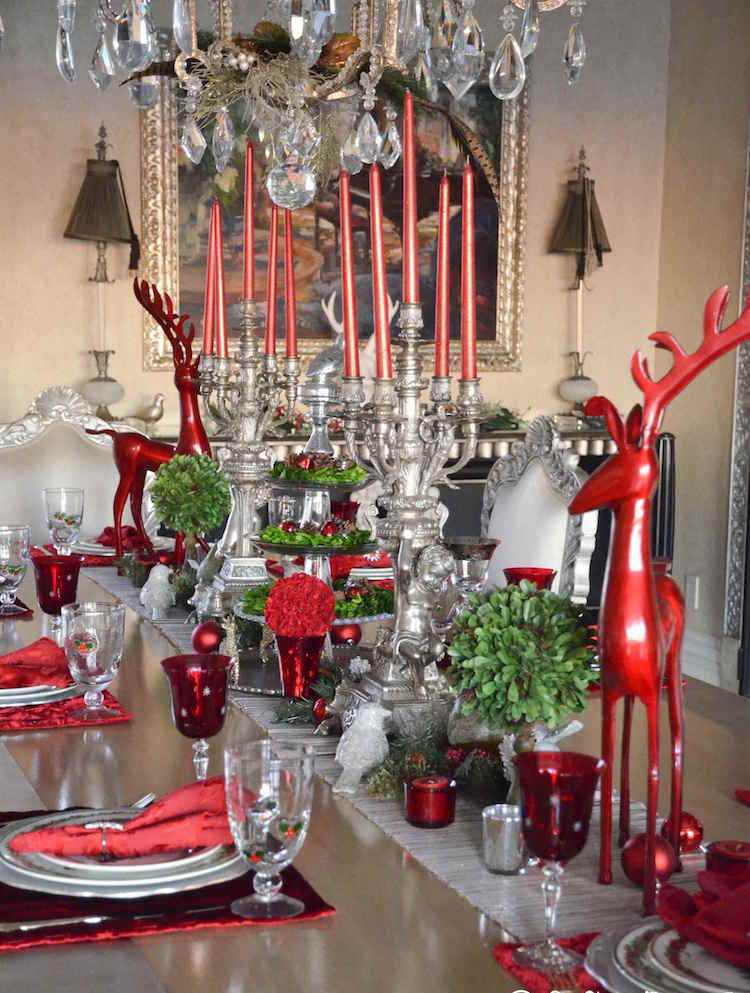 décoration de table Noël rouge argent touches verdure