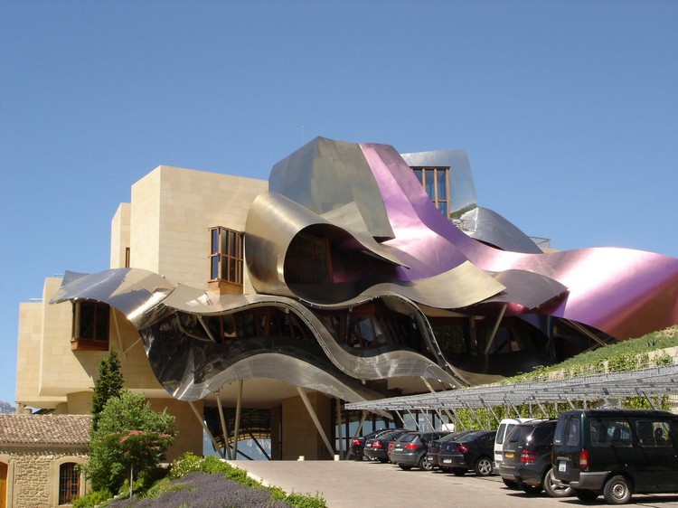 déconstructivisme architectural établissement vinicole Frank Gehry
