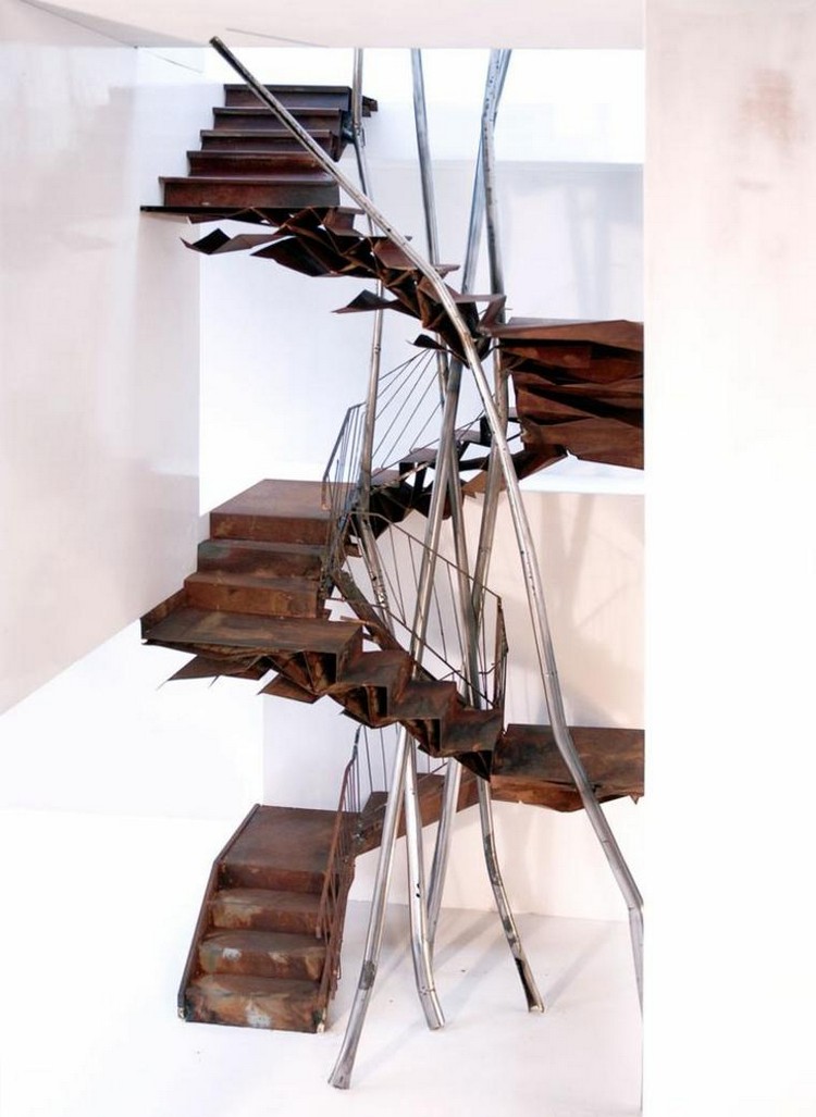 déconstructivisme en design intérieur escalier en bois et métal