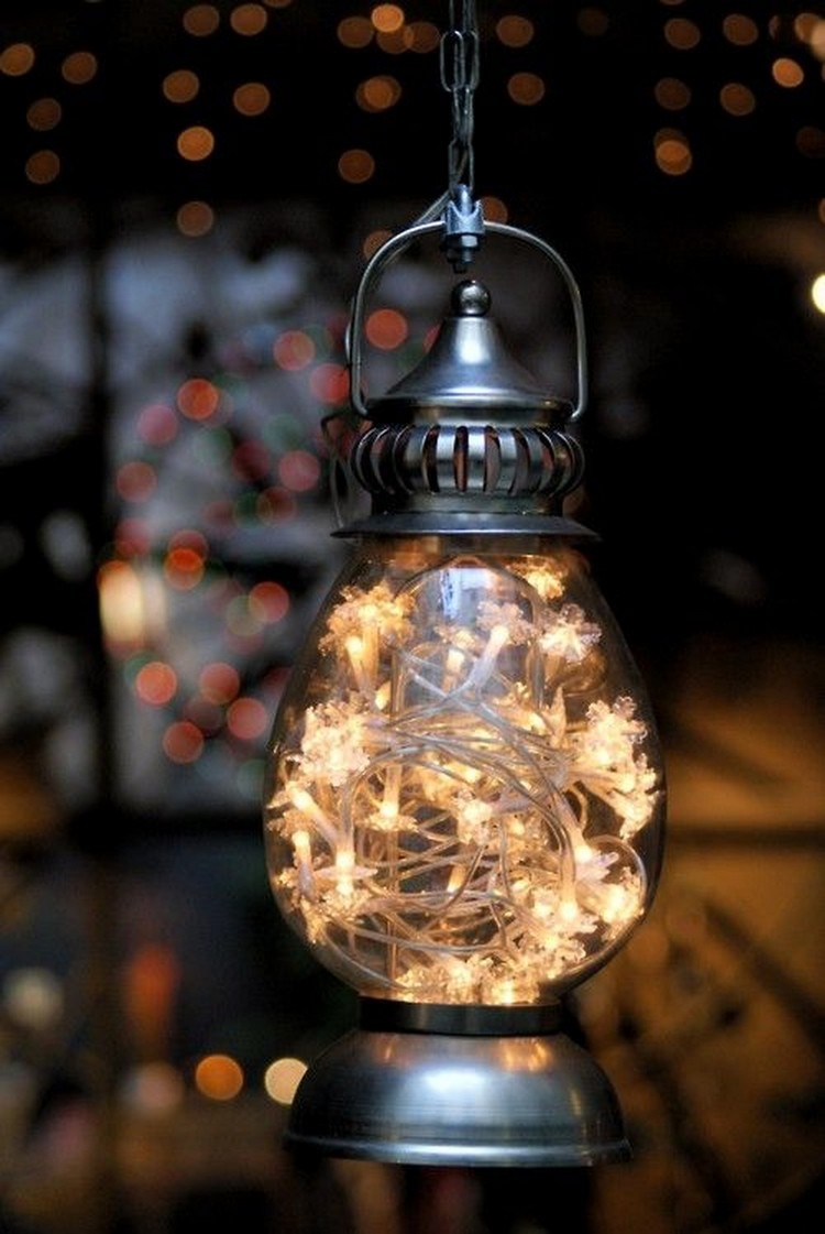 décoration de noël extérieur bandes lumineuses dans une lanterne