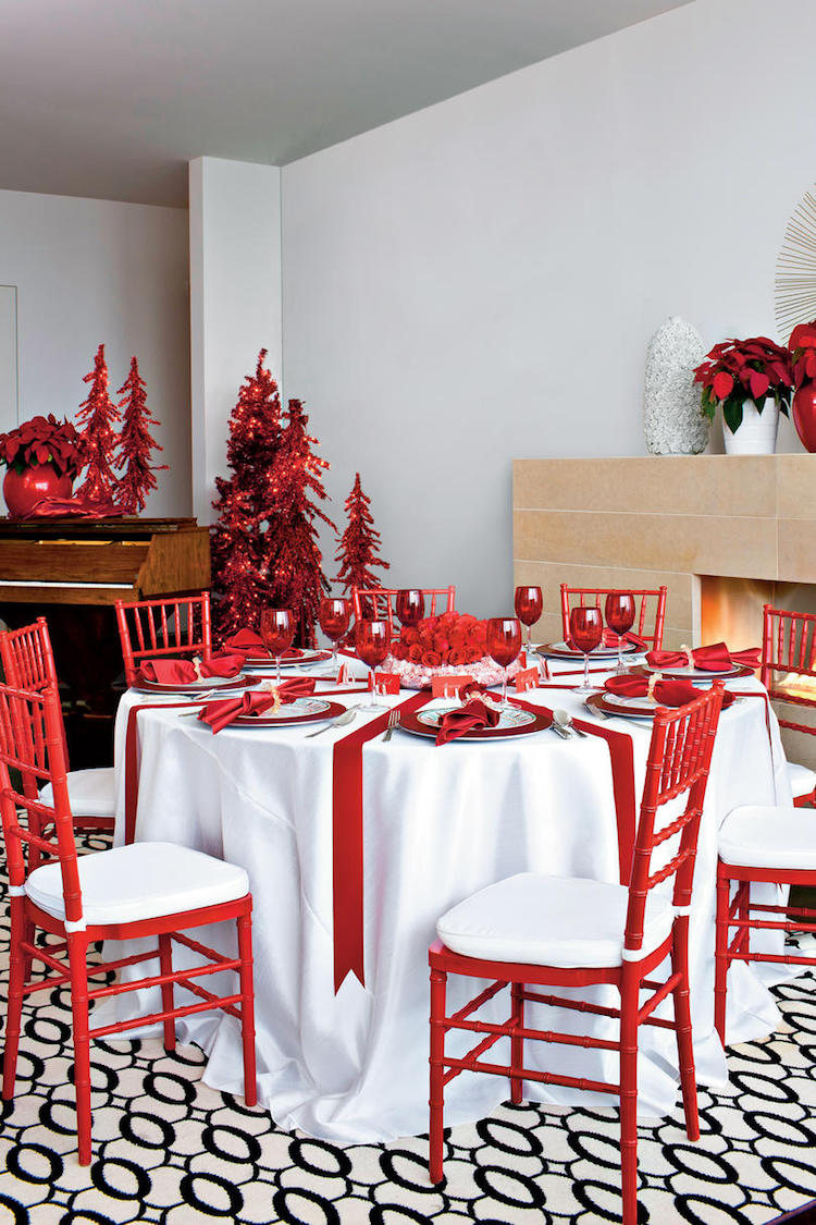 écoration-de-table-Noel-revisitée-entièrement-blanche-rouge