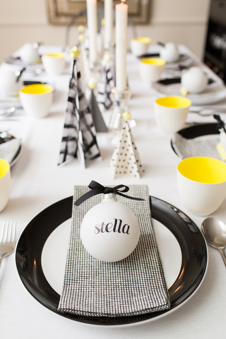 décoration de table Noël moderne blanc noir et jaune canari