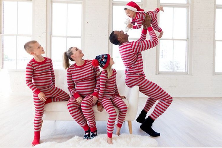 déguisement père noël idées costumes famille petits grands pyjama motifs imprimés