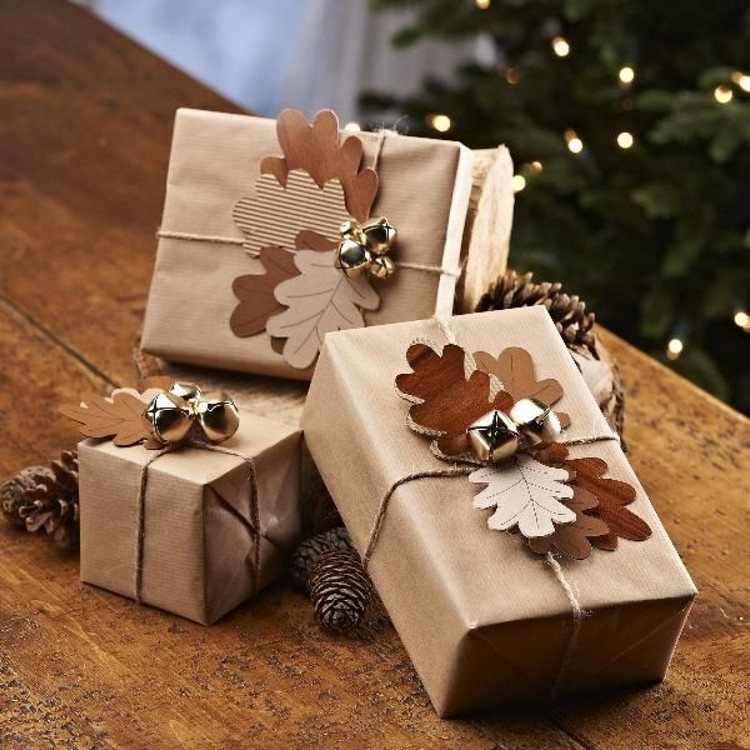 emballage cadeau original pour Noël 2017 papier kraft boîte carton ficelle décorative motifs pin