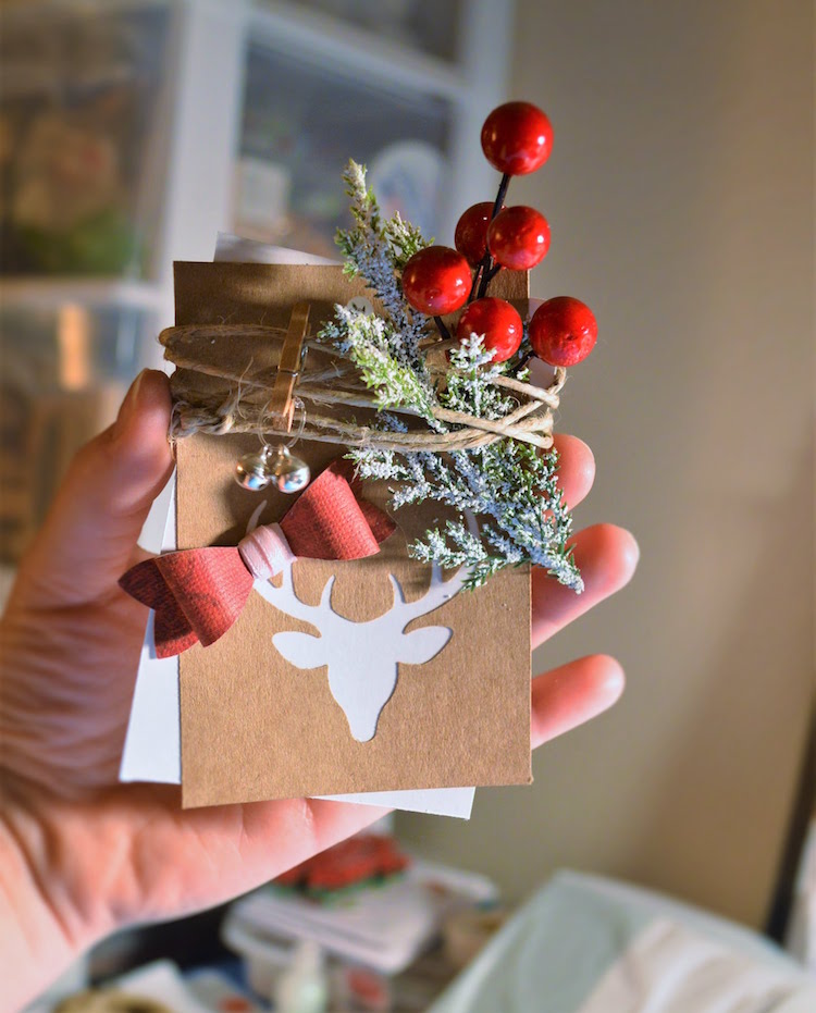 etiquette cadeaux Noel papier cartonne carte motif renne noeud deco branche baies