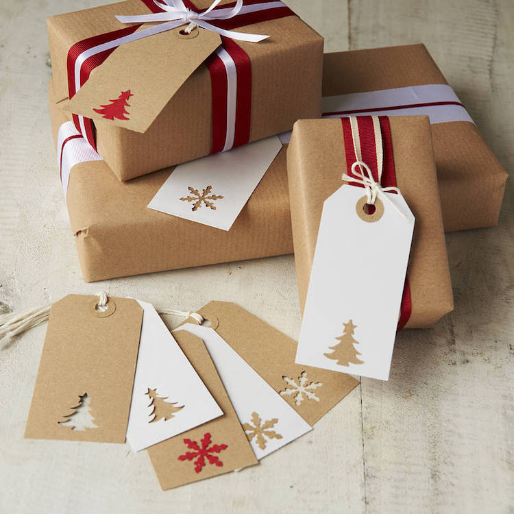 etiquettes cadeaux Noel papier cartonne motifs sapins flocons neige