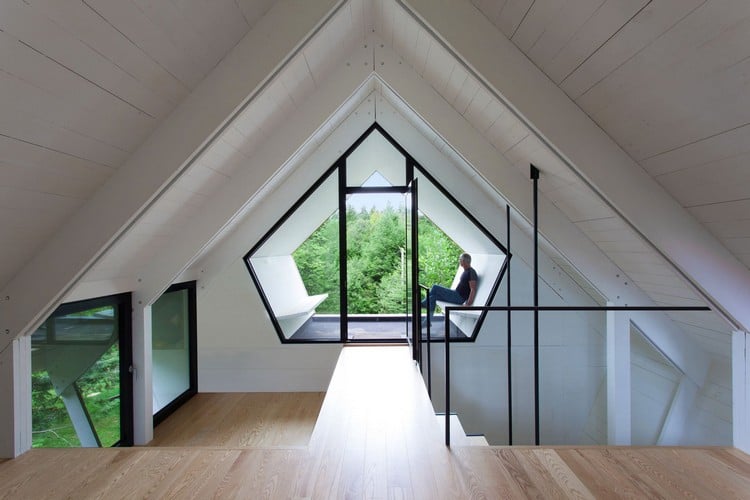 extension maison en bois design deuxieme étage toiture fenêtres sur mesure