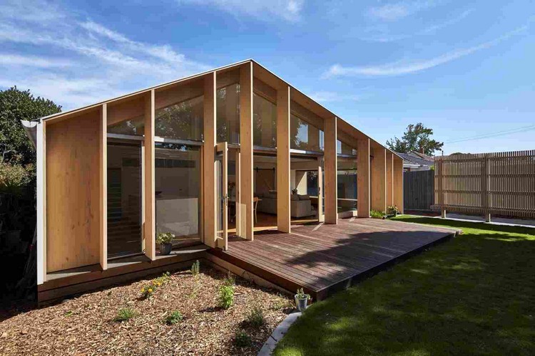 extension maison en bois toiture en bois fenêtres sur mesure terrasse bois