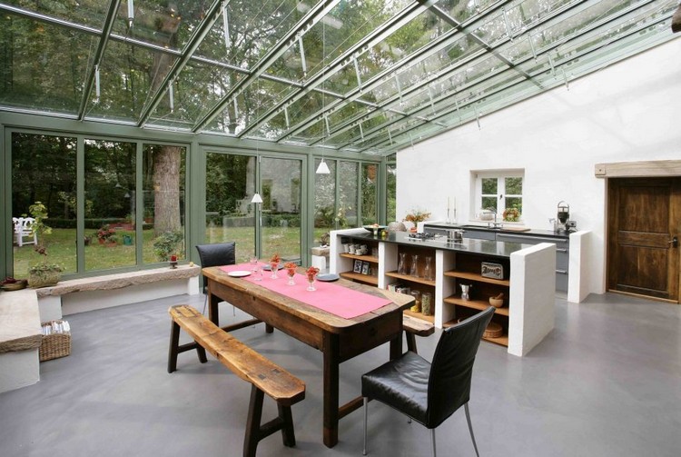 extension maison en verre agrandissement cuisine avec îlot design intérieur moderne