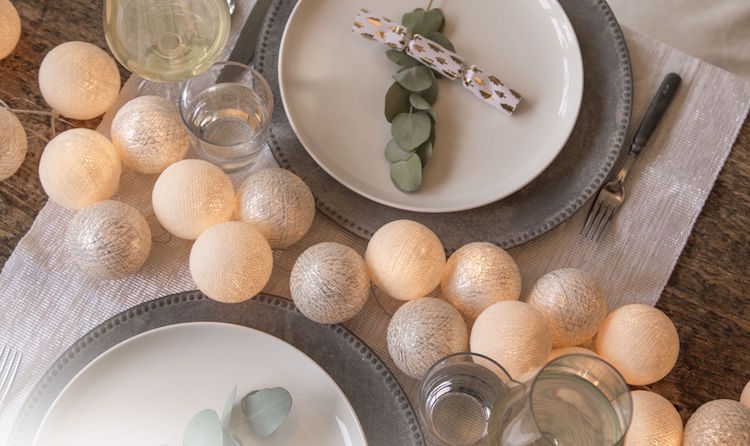 guirlande lumineuse boule coton decoration table Noel