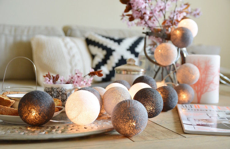 guirlande lumineuse boule decoration table salon