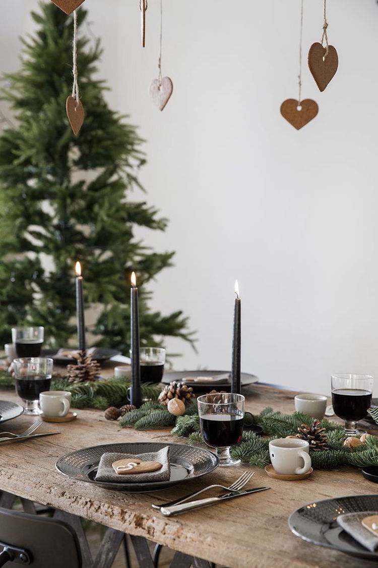 idée décoration de table Noel bois brut sans nappe