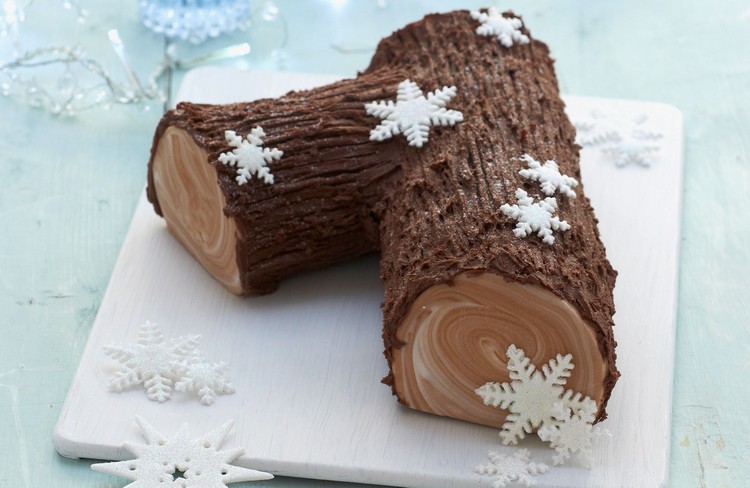 recette bûche de noël au chocolat décorée de flocons de neige