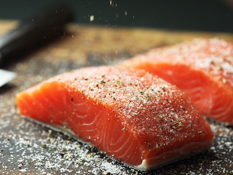 recettes de Jamie Oliver saines saumon assaisonner