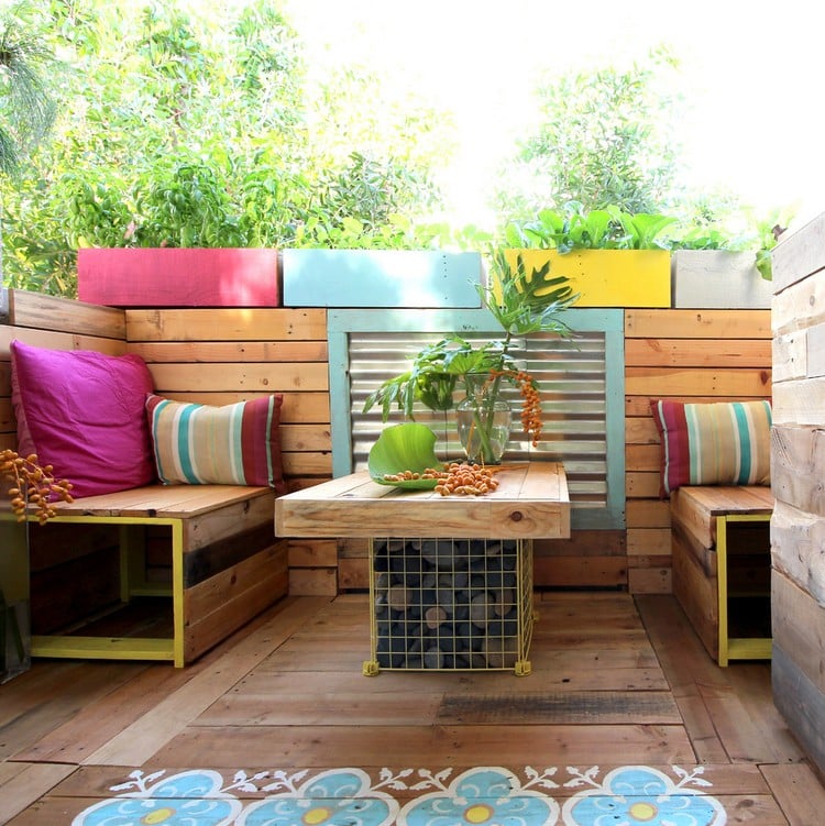 salon de jardin en palette gabionnage idée créative et colorée