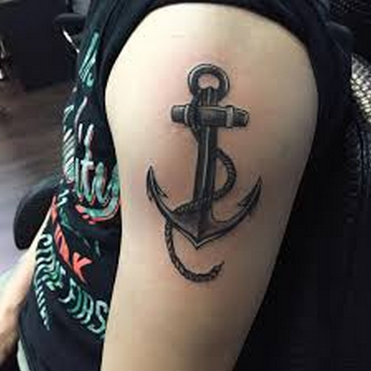 tatouage ancre marine avant bras homme idée classique dessin encre tendances