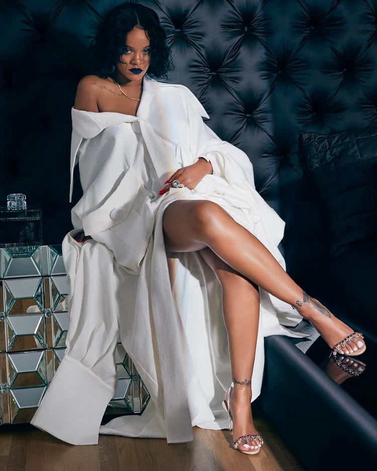 Taille de Rihanna style vestimentaire corps fluctuant prise poids tendance femme