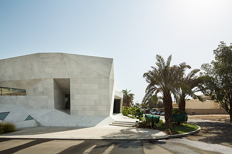 architecture origami porte entrée maison Rock House Kuveit