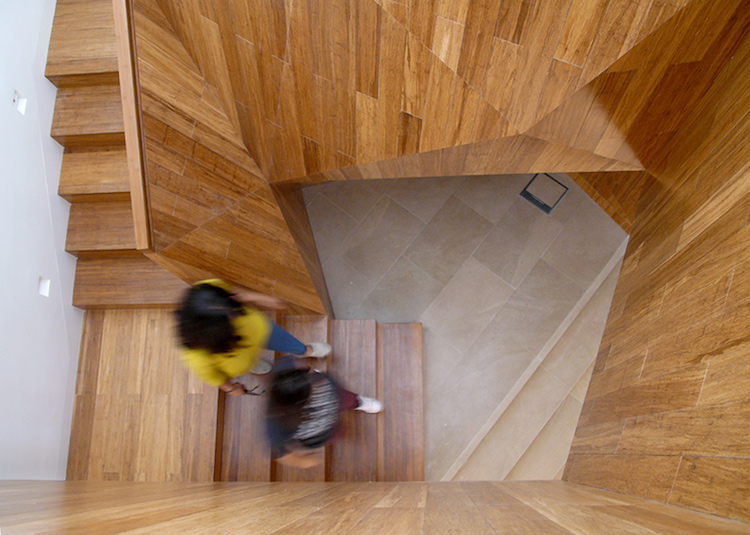 cage escalier bois massif design assorti architecture origami