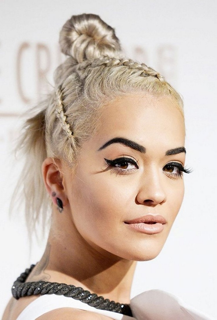 coiffure Nouvel An 2018 inspiration Rita Ora option idéale femme visage rond