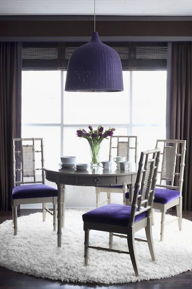 couleur de l'année Pantone idées déco intérieure salon chaises tapissées ultra-violet