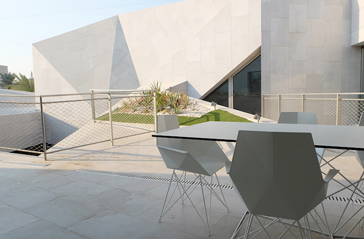 cour intérieure et terrasse meubles architecture origami