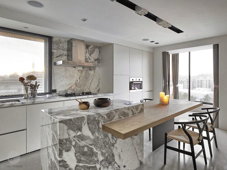 cuisine moderne avec ilot central marbre coin repas integre table bois
