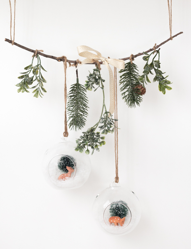 décoration de noël avec des branches idée cool avec des boules