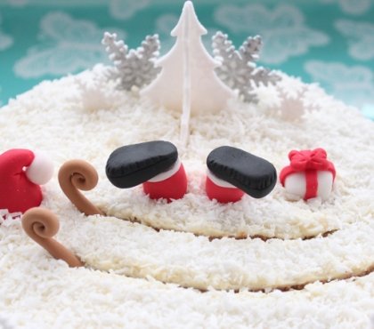 décoration gâteau Noël motif pere Noél nappage noix de coco râpée