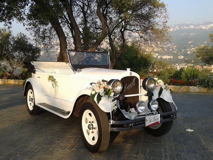 décoration voiture mariage capot devant poignés portes idée raffinée style rétro vintage