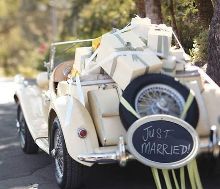 décoration voiture mariage florale véhicule rétro idée originale jour J