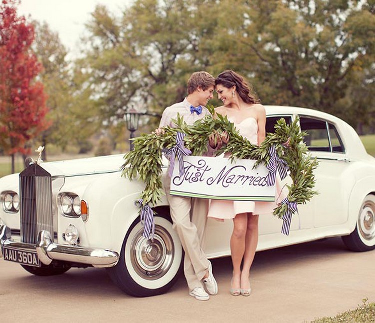 décoration voiture mariage rétro vintage jeunes mariés panneau carton créatif