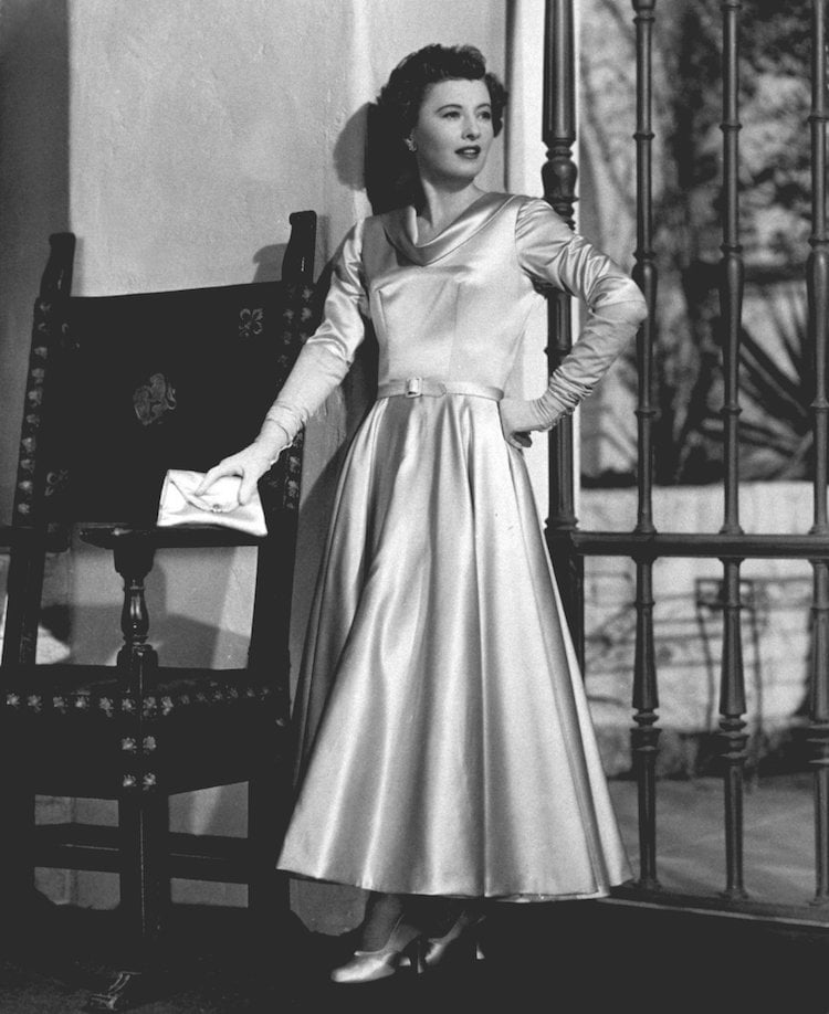 evolution de la mode annees 1940 Barbara Stanwyck robe satin