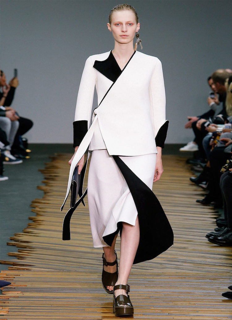 kimono femme moderne graphique noir blanc podium mode