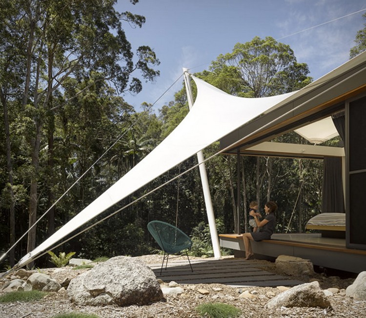 maison tente architecte design moderne vitres voile ombrage rétractable