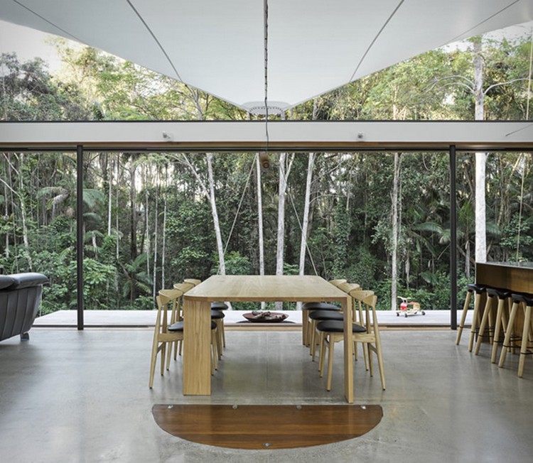 maison tente design intérieur épuré vitres panoramique vue specrtaculaire forêts tropicale voile ombrage rétractable