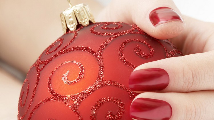nail art nouvel an rouge traditionnel